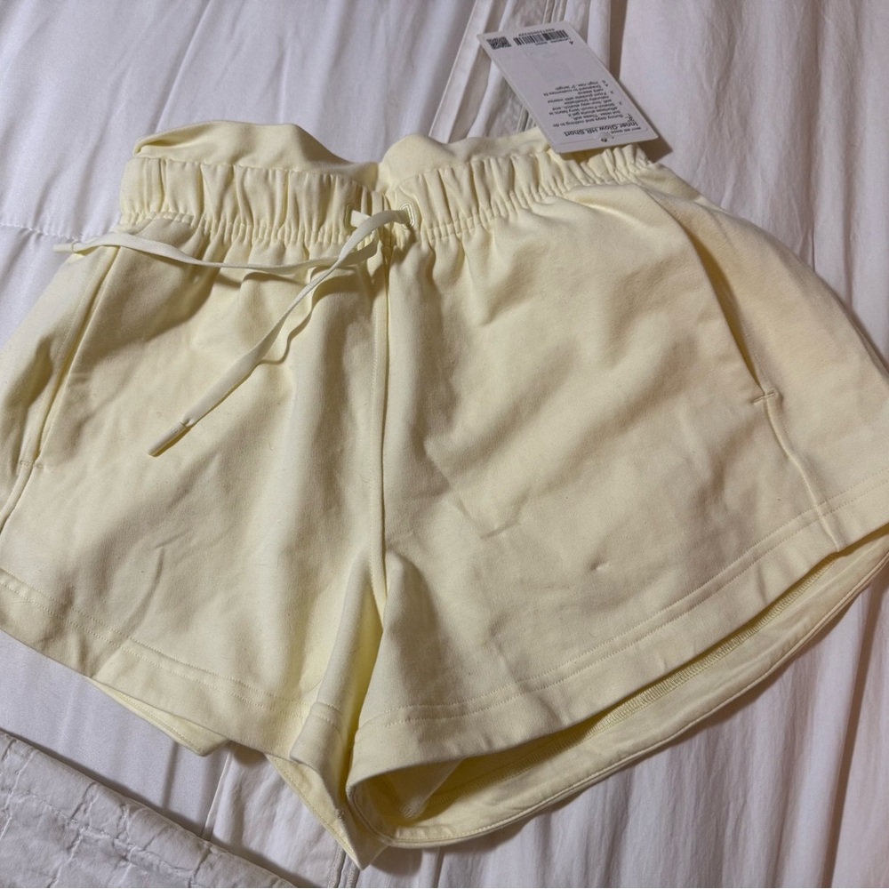 Lululemon Athletica Light Yellow Inner Glow HR Shorts 3” NEW - Picture 3 of 5